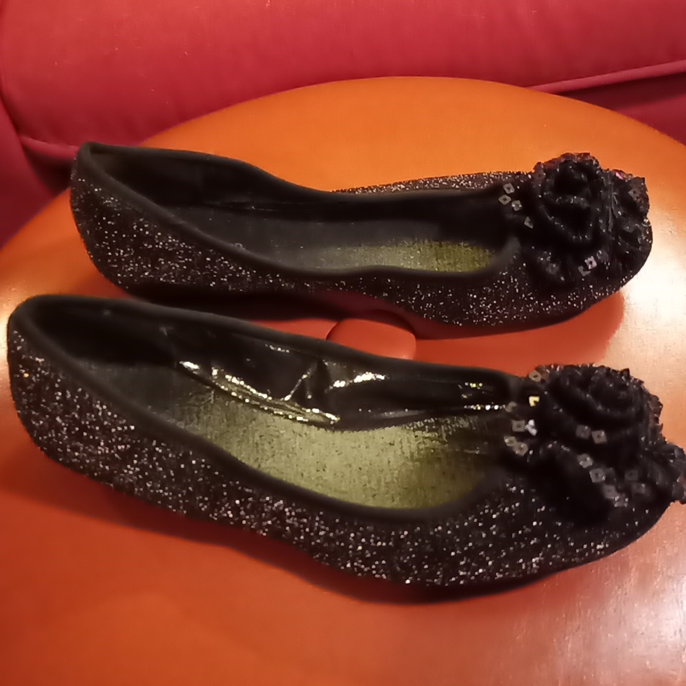 Silent Company Black/Silver Sparkle Flats w/Puff at Toe Size 6.5